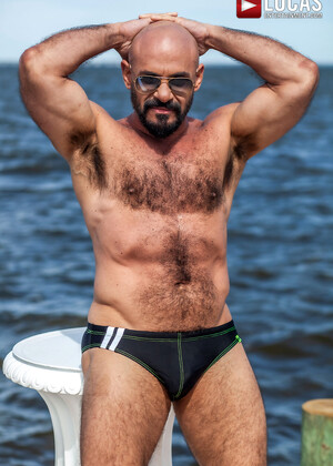 Hugh Hunter and Gio Forte fuck on fire island