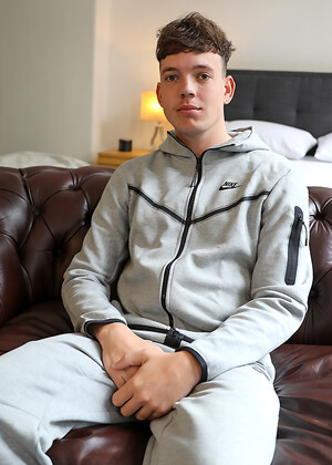 Aussie boy Liam Taylor stripped down