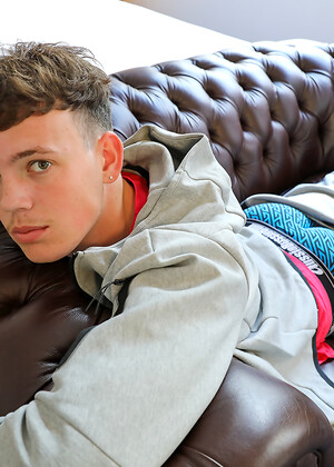 Aussie boy Liam Taylor stripped down