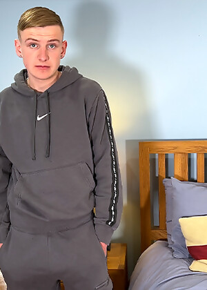 Straight Young Footballer Wanks his Thick Cock & Squirts a Huge Load of Cum over his Shoulder!
