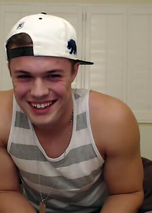 18 Yr Old Stud's 1st CamShow