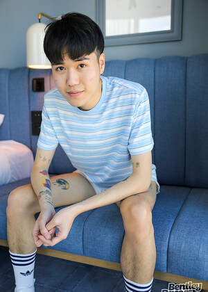 Getting horny boy Andrew Tran off