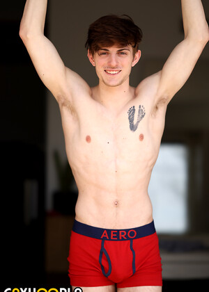 Pretty Boy Bryce Kelly Takes It To The Bedroom To Stroke One Out!
