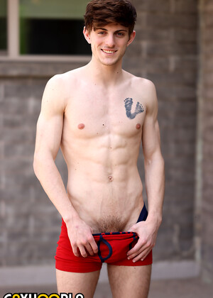 Pretty Boy Bryce Kelly Takes It To The Bedroom To Stroke One Out!