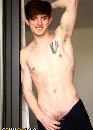 Pretty Boy Bryce Kelly Takes It To The Bedroom To Stroke One Out!