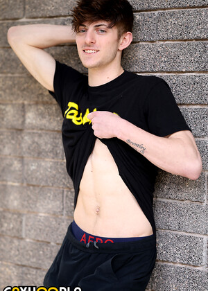 Pretty Boy Bryce Kelly Takes It To The Bedroom To Stroke One Out!