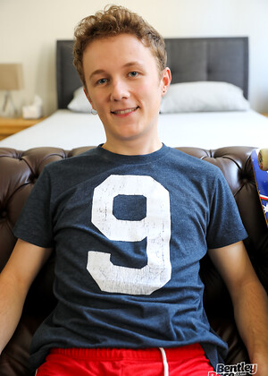 Aussie twink Benny Fox joins us