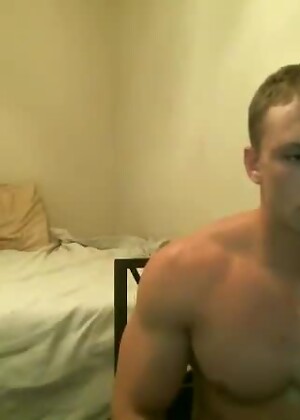 Muscle Jock Brad Bisons First-Time LIVE Webcam Cum Show