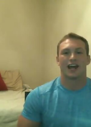 Muscle Jock Brad Bisons First-Time LIVE Webcam Cum Show