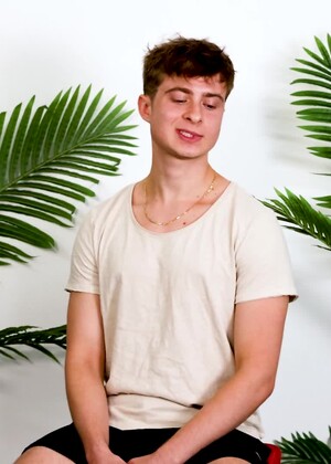 Pretty Boy Lucas Walker Is A Virgin?!