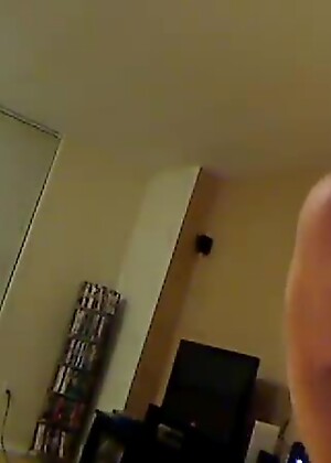 Young Lad Knuckle Shuffles Live Webcam Show