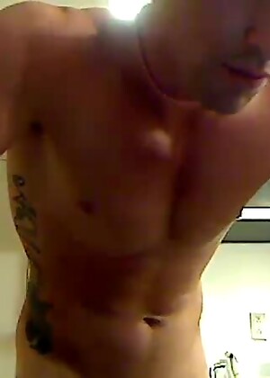 Young Lad Knuckle Shuffles Live Webcam Show