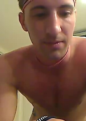 Young Lad Knuckle Shuffles Live Webcam Show