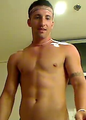 Young Lad Knuckle Shuffles Live Webcam Show