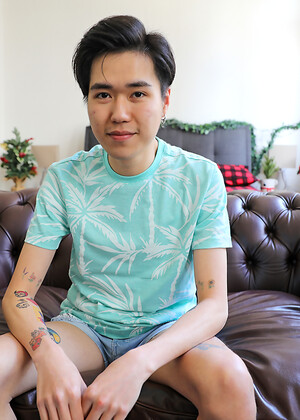 Getting horny boy Andrew Tran off