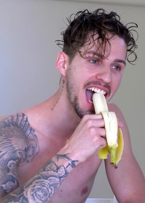 Jeremy Barker Meets Milo Dawson In The GayHoopla Ice-Breaker