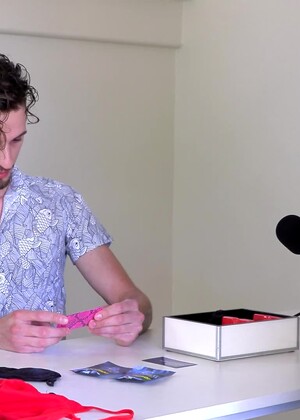 Jeremy Barker Meets Milo Dawson In The GayHoopla Ice-Breaker