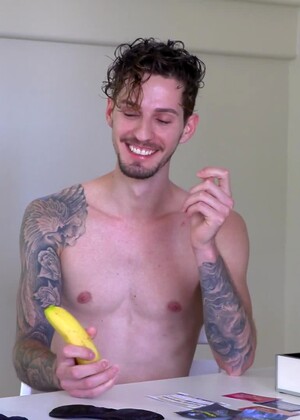 Jeremy Barker Meets Milo Dawson In The GayHoopla Ice-Breaker