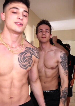 Virgin Lucas Walker Gets Ready To Fuck His First Guy Kingsley Kross