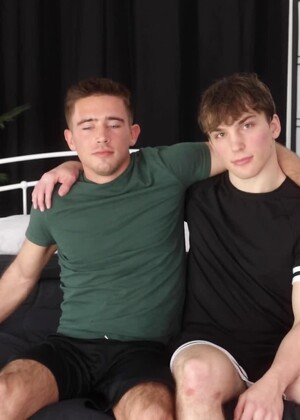 Collegiate Wrestler and Brand New Hunk Asher Rose wants some Anal from Grant Reed!