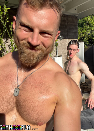 GayHoopla Veteran Bryce Beckett Shows Kingsley Kross How To FUCK