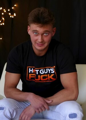 Exclusive Heart Throb Brent Savage Gets Personal!