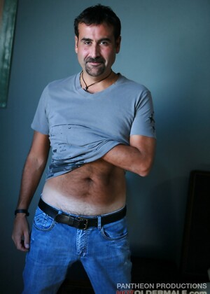 Hairy mature man Max Chase
