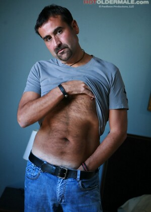 Hairy mature man Max Chase