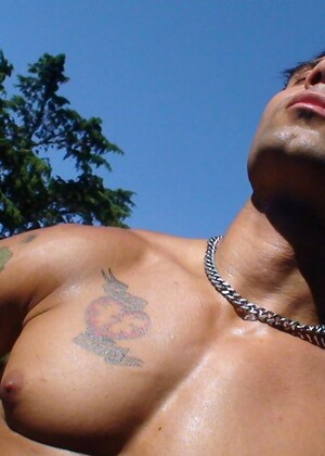 Leandro Silver jacking off outdoors