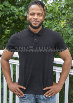 Black Bubble Butt Marcus: Tanky Pansexual, Pumps Iron, Pees, and Shoots 2 Loads in Windy Oregon!