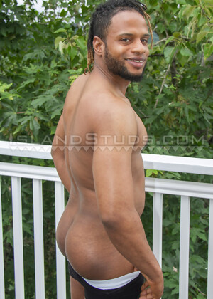 Black Bubble Butt Marcus: Tanky Pansexual, Pumps Iron, Pees, and Shoots 2 Loads in Windy Oregon!