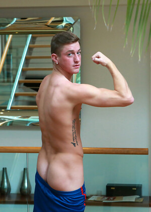 Cheeky Young Personal Trainer Leigh Knows How to Show off his Body & Work his Hole!