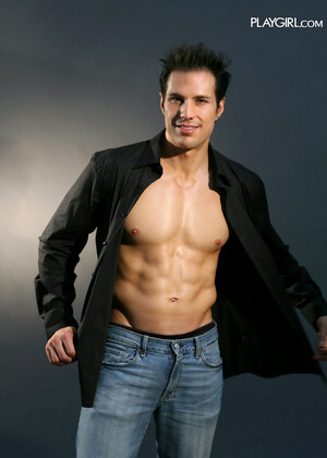 Hot muscled brunette Julian