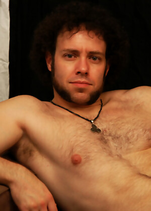Hot hairy muscleman Rojer