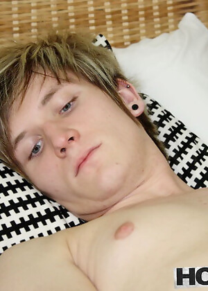 Jaymie Brooks blows his load allover himself