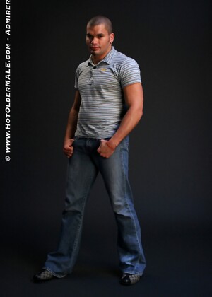 Latin muscle hunk Danny Lopez