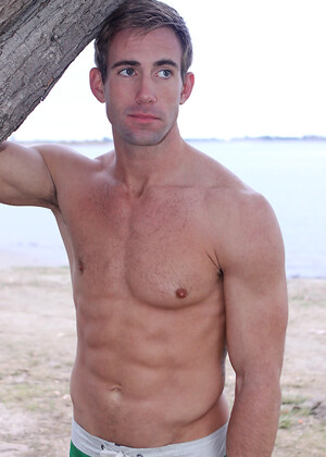 Muscular boy Willis plays with his cock