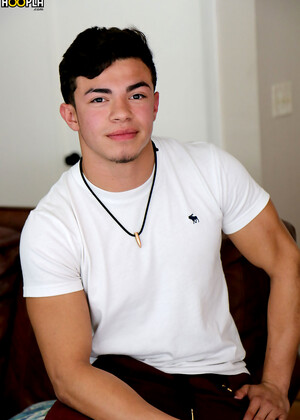 Fit Ripped Teen Julian Rodriguez Jerks And CUMS