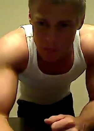 Swole Ass White Dude Beats That Meat