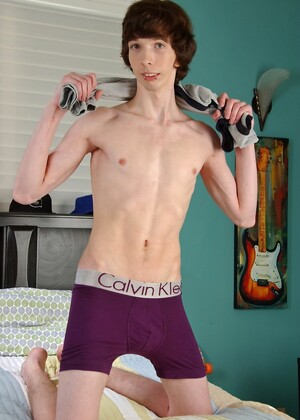 Sexy twink Hunter Page fucked by his skinny boyfriend Max Payne