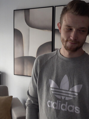 CUTE EAST LONDON FUCKS DUTCH SPANDEX INTO THE SOFA