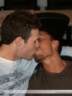 Gay roommates Fox & Alex kissing, wanking & giving each other a hot blowjob