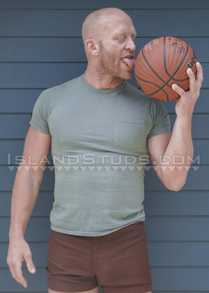 6'6" Muscle God Daddy, Concrete Coen Drinks His Pee, Basketball Nude, Growls & Blasts Loads only here!
