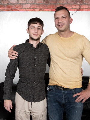 Bromo Denny Chris, Johnny