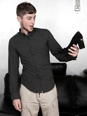 Bromo Denny Chris, Johnny