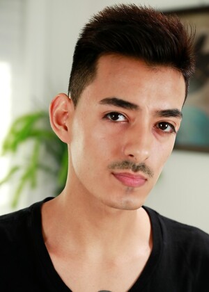 Skinny twinks having fun fucking each other in a threesome