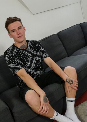 Kaleb Cross strokes his big dick