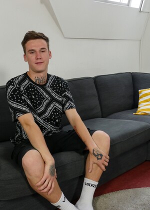 Kaleb Cross strokes his big dick