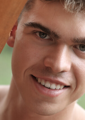 FIRST LOOK: Arthur Reid