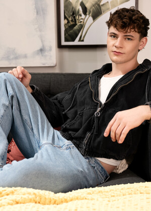 STREAMING THAT STRAIGHT COCK